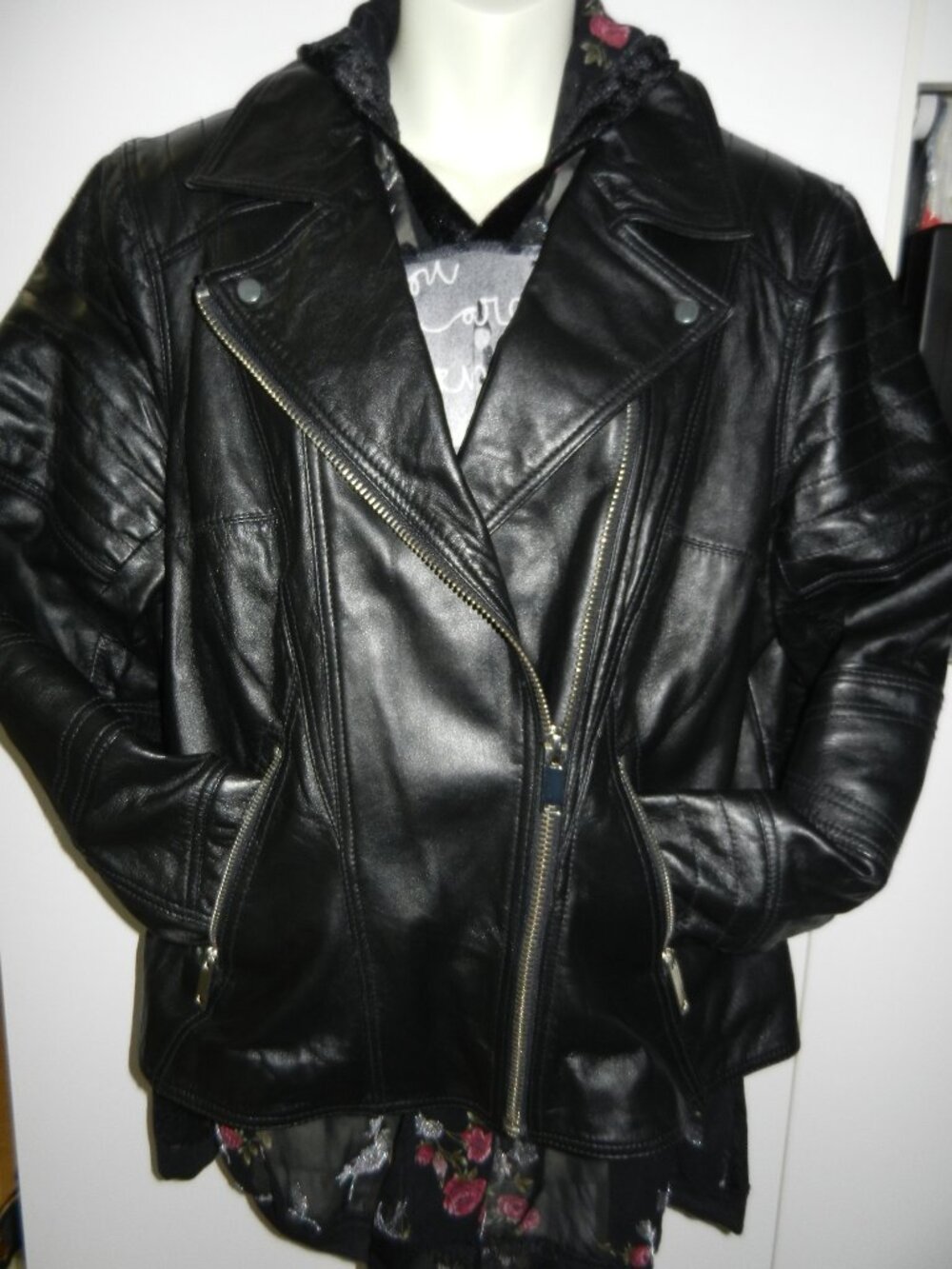 Manteau noir en vrai cuir, style perfecto (comme neuf)
